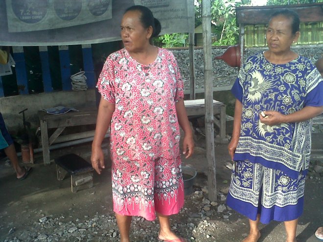 saksi. diduga pelaku kabur. polisi hanya menegur teman si pelaku.