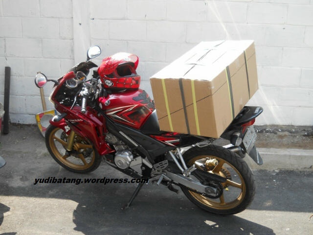 vixion-yudibatang-bawa-kardus.jpg
