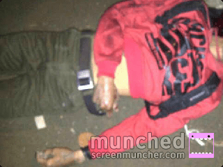 Tidak pakai helm (kayaknya)