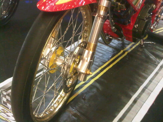 rem cakram taruh di sisi kiri biar gak mainstream