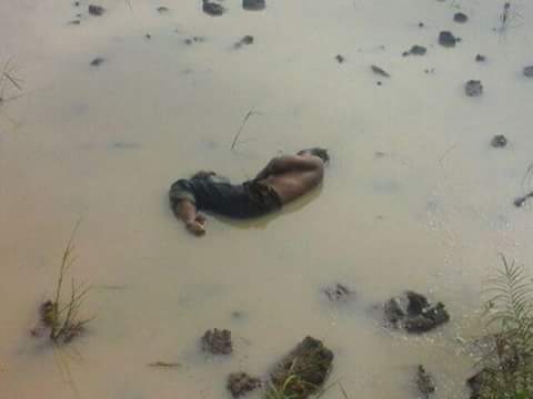 Orang Gila Tidur di sawah sampai di kira mayat&nbsp;:D