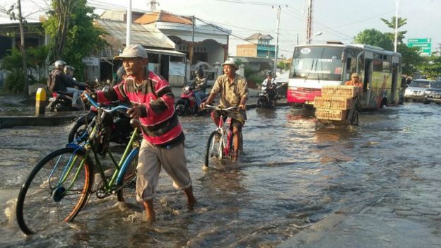 160607120527_banjir_rob_sembilan_640x360_bbc_nocredit