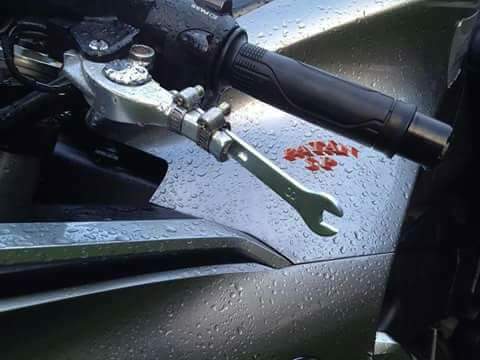 Beberapa alternatif darurat kelewat kreatif saat motor trouble&nbsp;:D