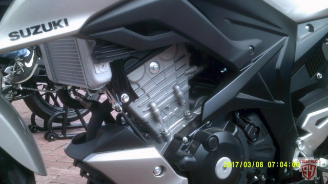 Elegannya Suzuki GSX-S150 warna&nbsp;silver….