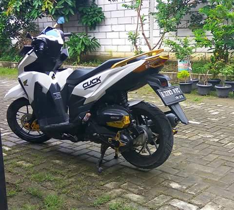 Vario 150 pakai emblem custom CLICK, lebih thailook&nbsp;beneran….