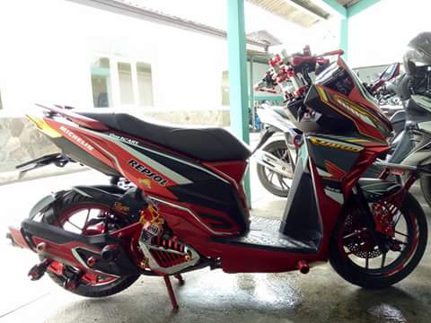 Modifikasi : Vario 150 decal rasa CBR plus full&nbsp;akesoris!